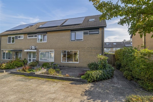 Onder bod: Ruime hoekwoning met 4 slaapkamers én gelegen op een fijne locatie !